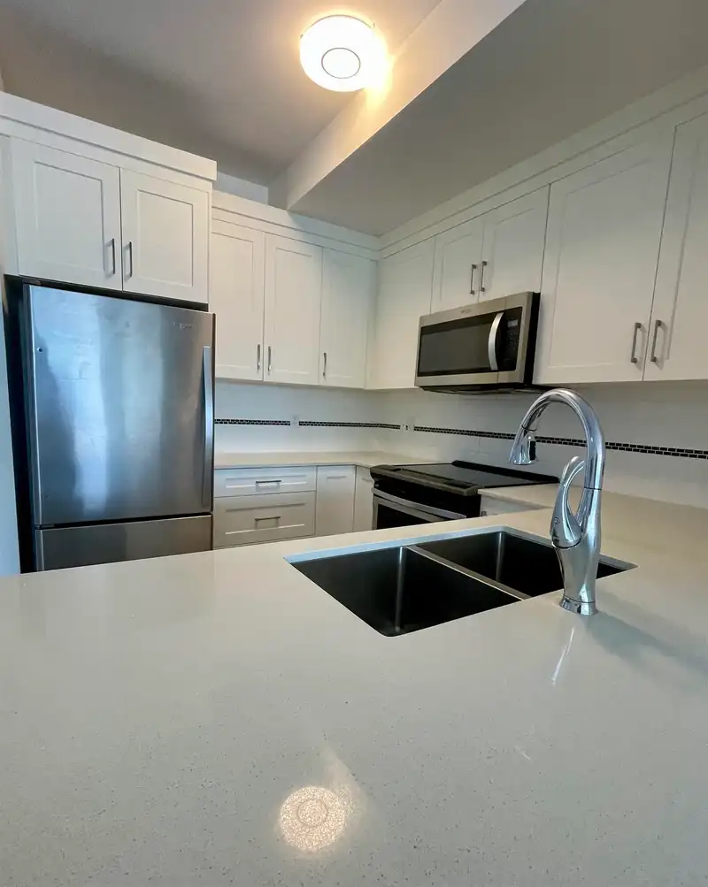 301 22577 ROYAL CRESCENT - photo 4 of 17