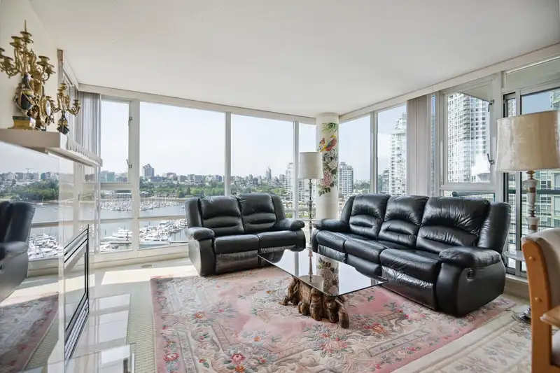 1603 1067 MARINASIDE CRESCENT - photo 4 of 31