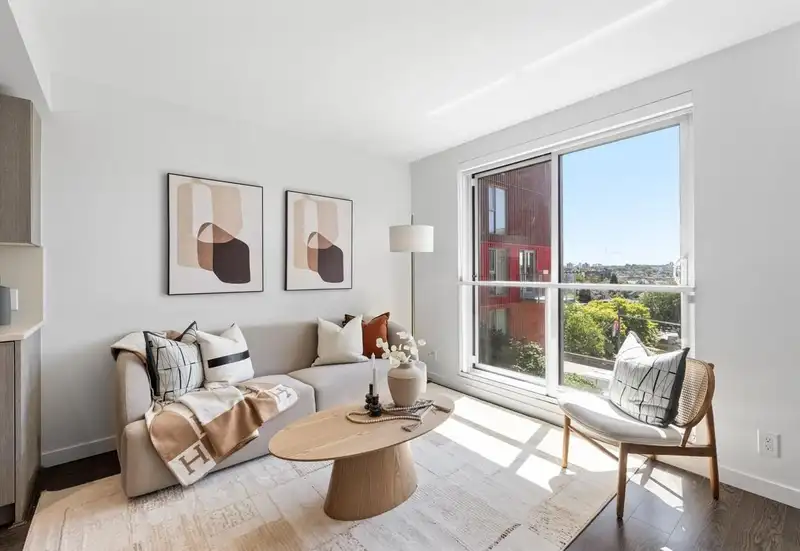 562 955 E HASTINGS STREET - photo 1 of 33