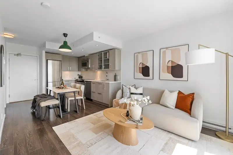 562 955 E HASTINGS STREET - photo 4 of 33