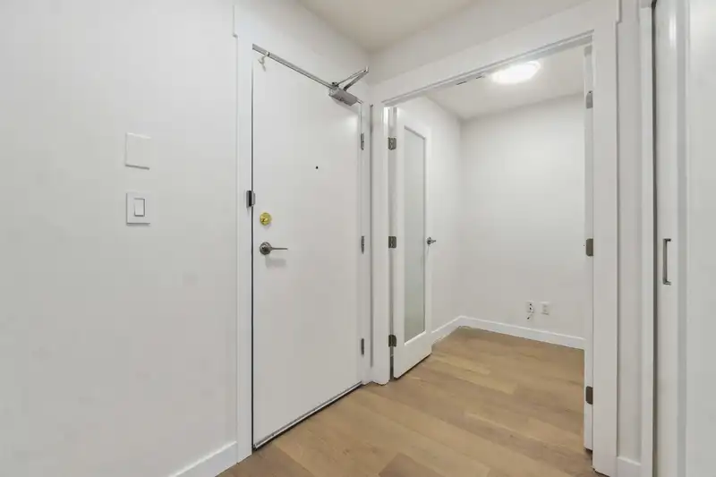 2110 10777 UNIVERSITY DRIVE - photo 4 of 13