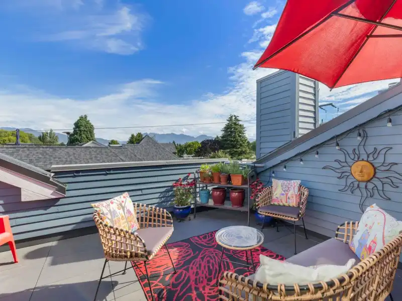 1686 ARBUTUS STREET - photo 1 of 40