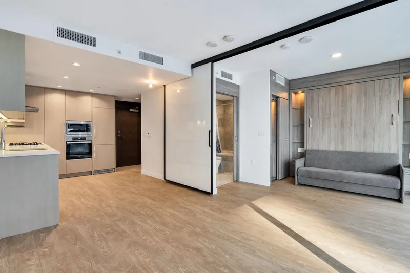 612 89 NELSON STREET - photo 2 of 18