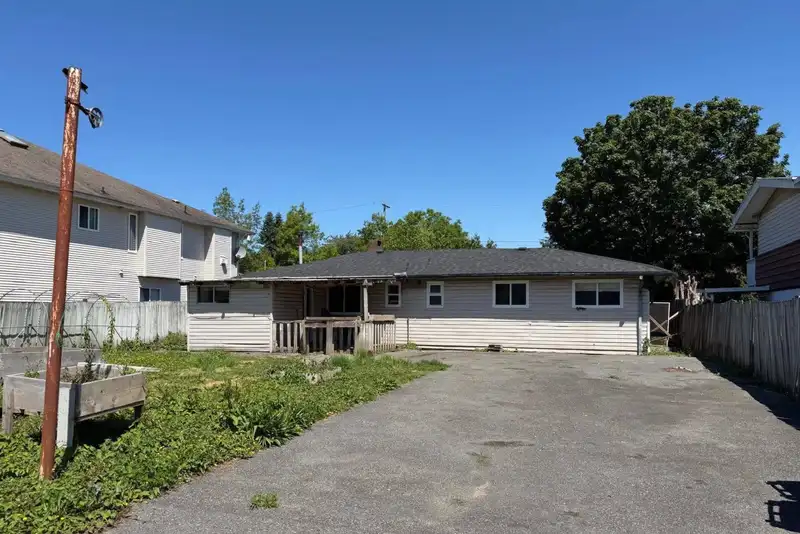 14086 72 AVENUE - photo 1 of 2