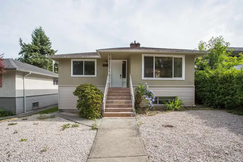 2536 E 29TH AVENUE - photo 1 of 27