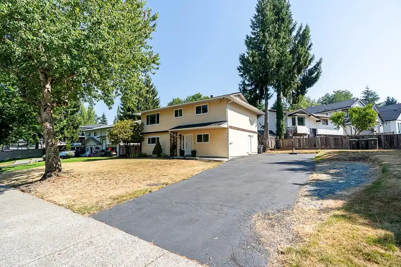 6304 SUNDANCE DRIVE - photo 2 of 33