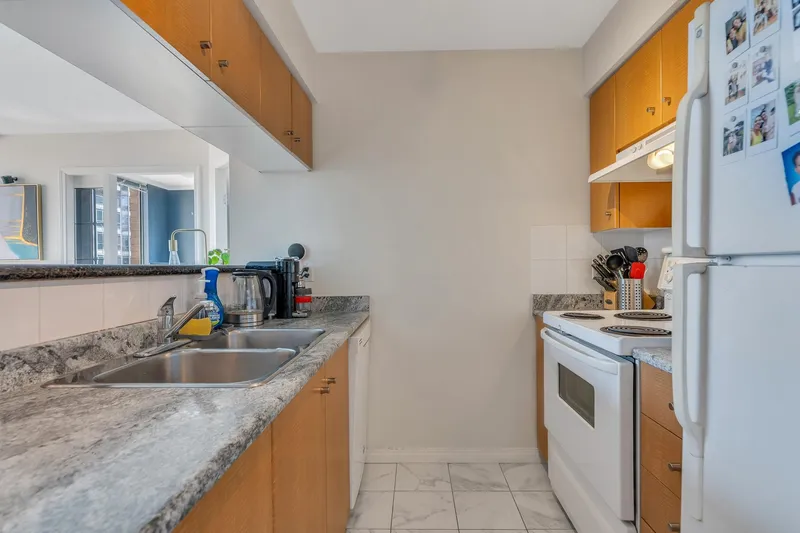 1405 822 HOMER STREET - photo 2 of 22