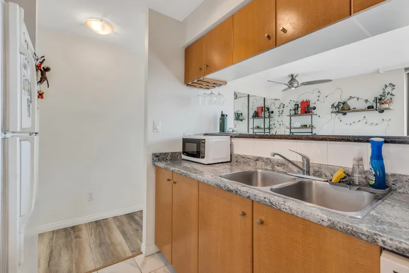 1405 822 HOMER STREET - photo 3 of 22