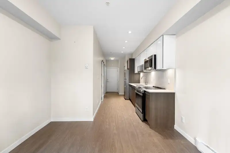 102 13768 108 AVENUE - photo 4 of 23