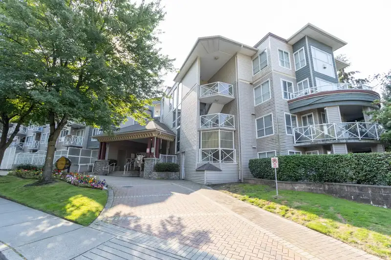 129 528 ROCHESTER AVENUE - photo 2 of 32
