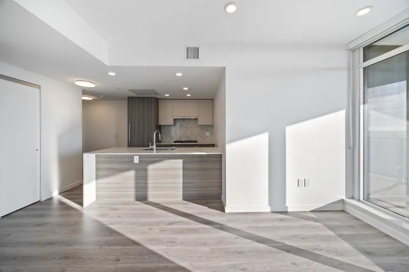 1804 10333 133 AVENUE - photo 3 of 25