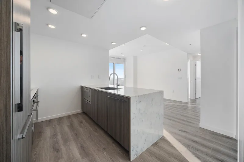 1804 10333 133 AVENUE - photo 4 of 25