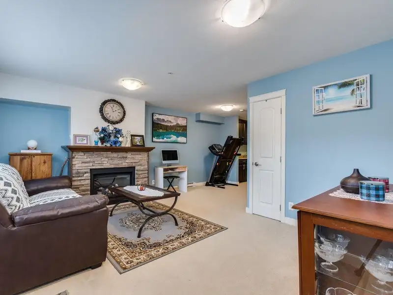 7 12585 190A STREET - photo 2 of 36
