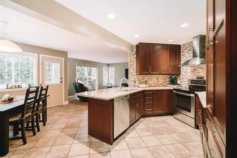 14832 83 AVENUE - photo 3 of 37
