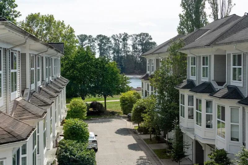 3058 E KENT AVENUE SOUTH - photo 2 of 25