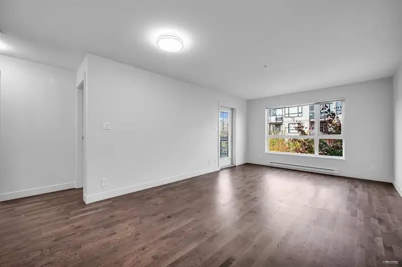 328 7058 14TH AVENUE - photo 2 of 26