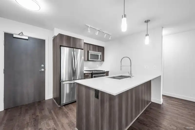 328 7058 14TH AVENUE - photo 3 of 26