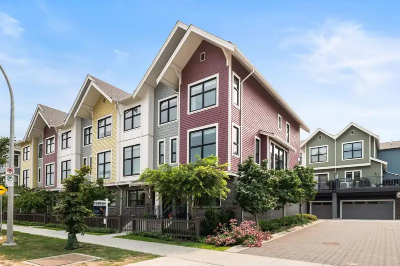 2803 ST GEORGE STREET - photo 1 of 39