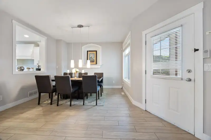 21 18868 69 AVENUE - photo 2 of 24