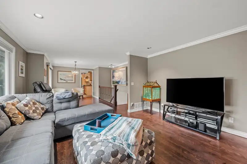20900 45A AVENUE - photo 2 of 36