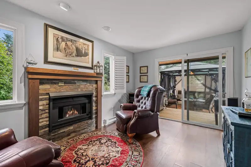20900 45A AVENUE - photo 4 of 36