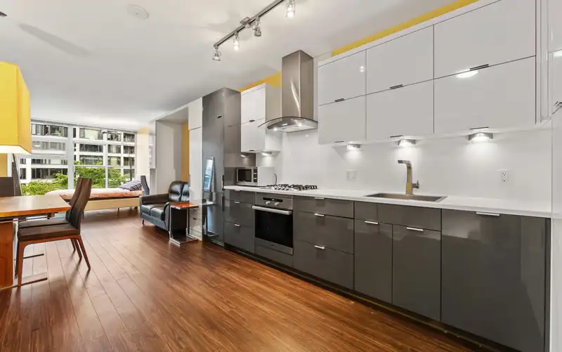 515 1777 W 7TH AVENUE - photo 2 of 14