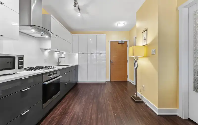 515 1777 W 7TH AVENUE - photo 4 of 14