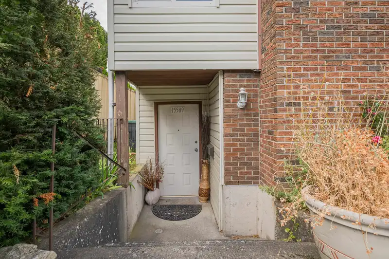 15589 17 AVENUE - photo 4 of 40