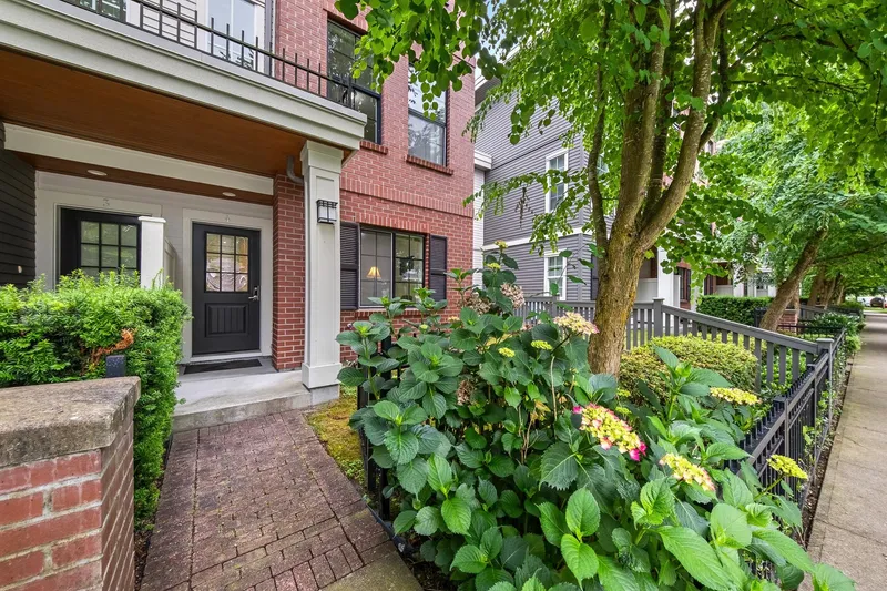 4 3399 151 STREET - photo 1 of 25