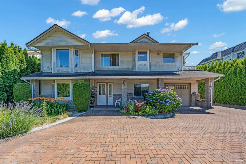 10560 GRANVILLE AVENUE - photo 3 of 17