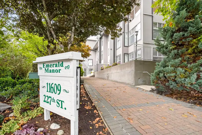 304 11609 227 STREET - photo 2 of 33