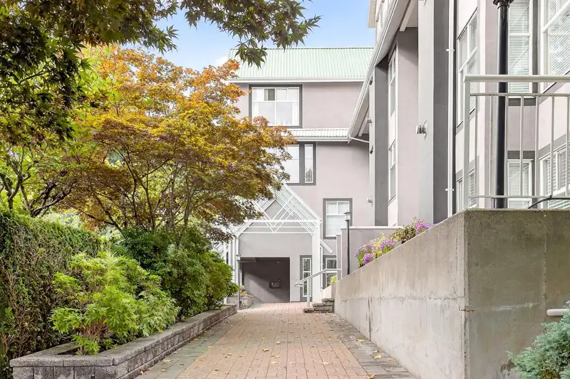 304 11609 227 STREET - photo 3 of 33