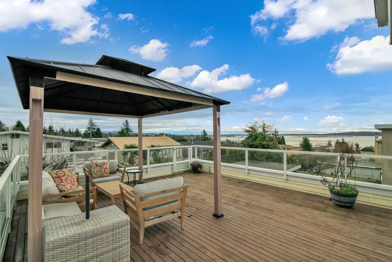 1050 PARKER STREET - photo 1 of 25