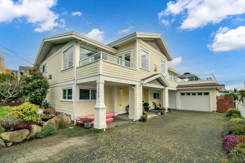 1050 PARKER STREET - photo 4 of 25