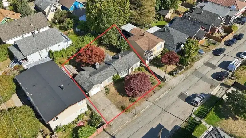 2219 E 25TH AVENUE - photo 1 of 33