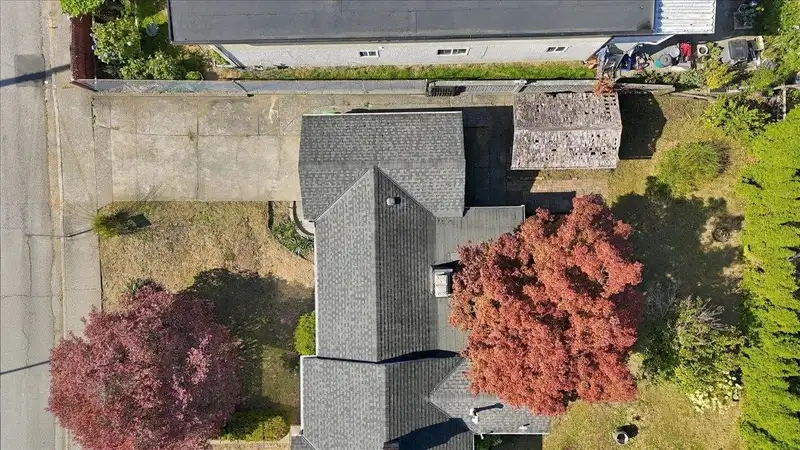 2219 E 25TH AVENUE - photo 4 of 33