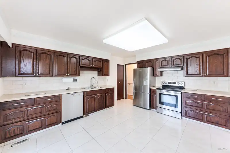 3810 CARDIFF PLACE - photo 4 of 40