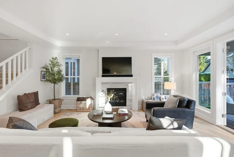 12978 15A AVENUE - photo 2 of 25