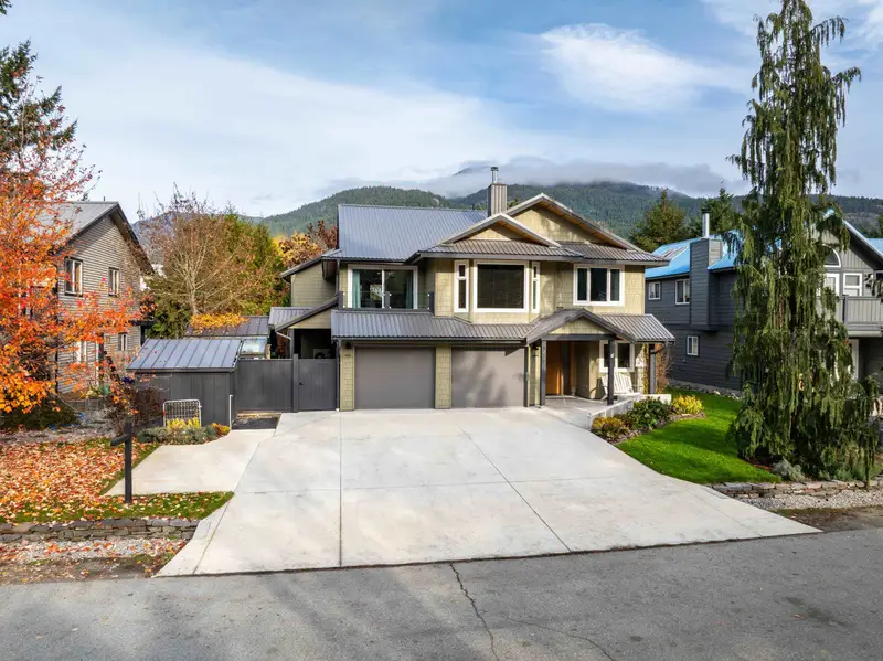 1469 OLIVE STREET - photo 3 of 25