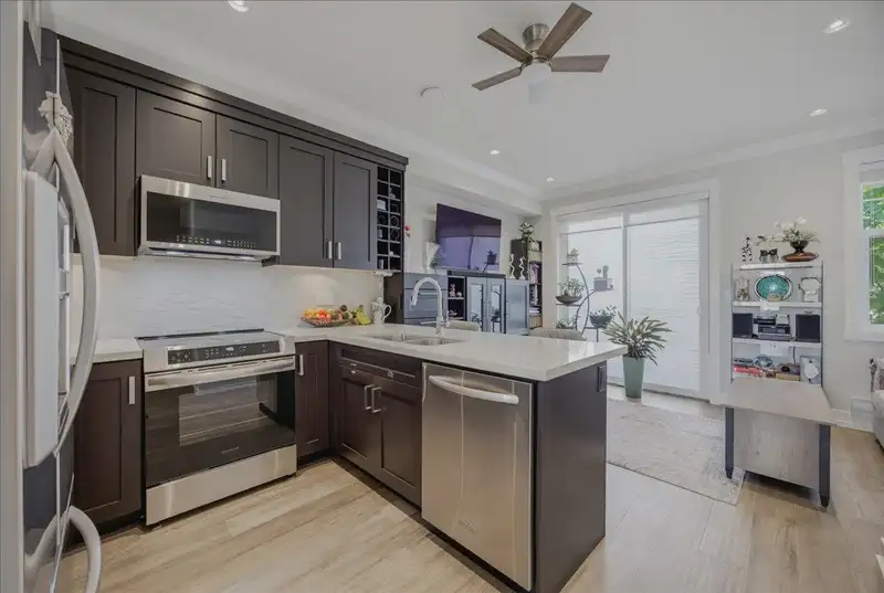 19 16458 23A AVENUE - photo 2 of 26
