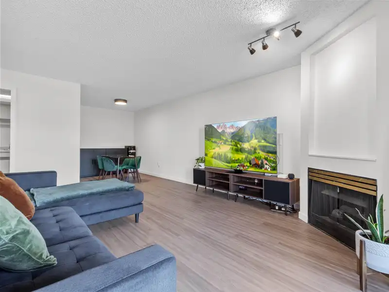 303 2925 GLEN DRIVE - photo 2 of 26