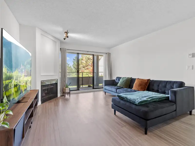 303 2925 GLEN DRIVE - photo 4 of 26