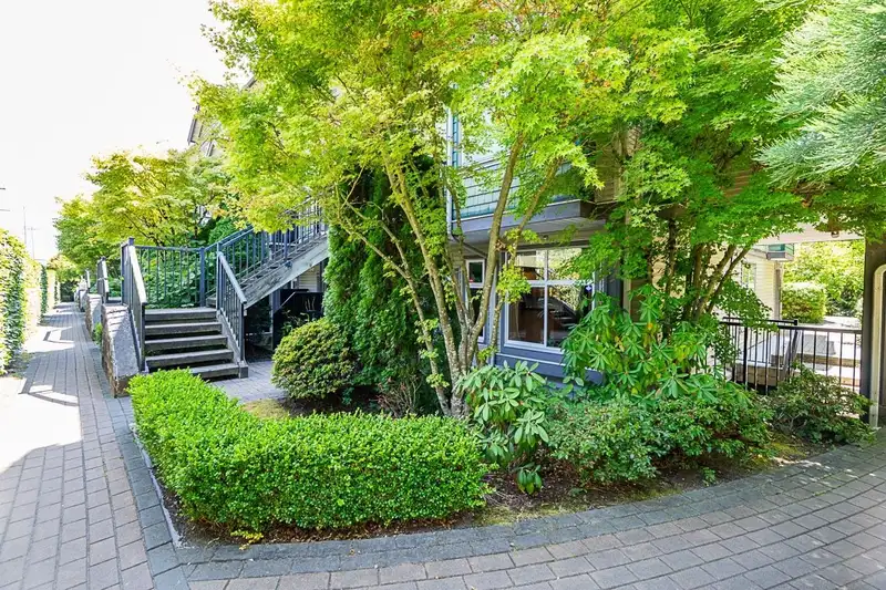 107 7333 16TH AVENUE - photo 4 of 36
