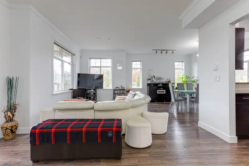 11 1211 EWEN AVENUE - photo 4 of 31