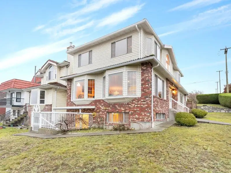 3288 E 5TH AVENUE - photo 1 of 31