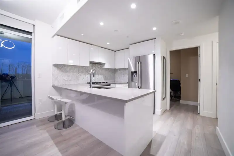 201 3581 NE KENT AVENUE - photo 3 of 19