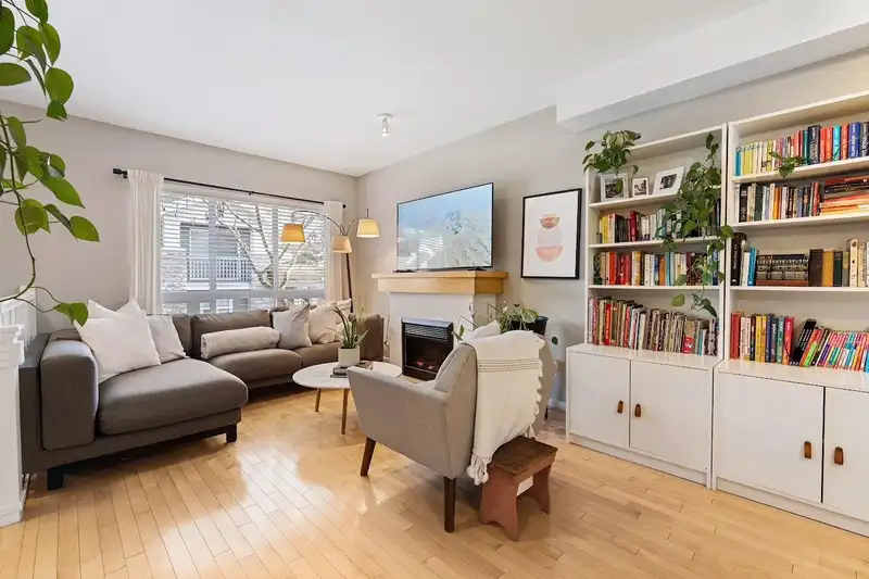 70 15168 36 AVENUE - photo 4 of 40