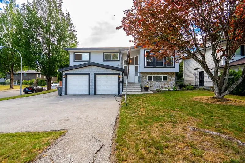 6209 172ND STREET - photo 1 of 10