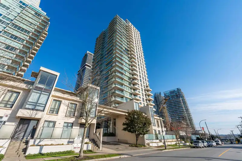1606 2232 DOUGLAS ROAD - photo 1 of 24