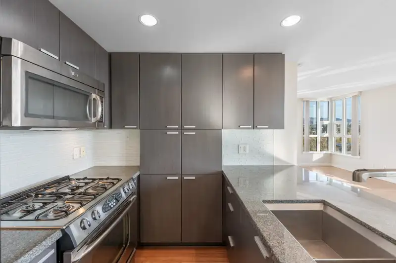 1606 2232 DOUGLAS ROAD - photo 4 of 24